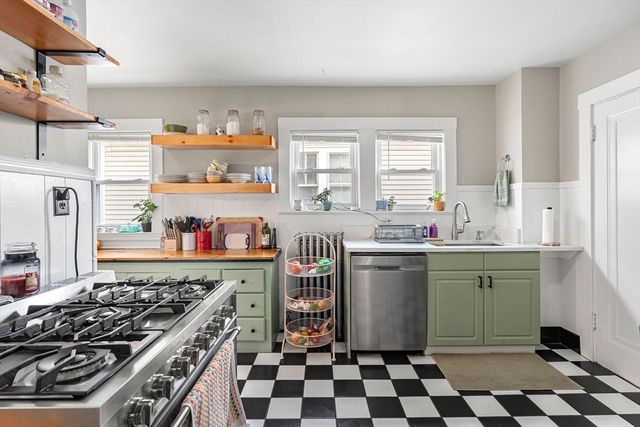 3 Seagrave Rd, Cambridge, MA 02140