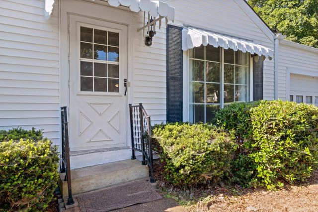 2837 Colonial Cir, Nashville, TN 37214