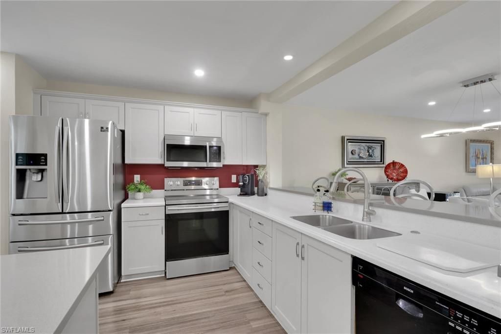9900 Sunset Cove LN 117, FORT MYERS, FL 33919 — photo 2