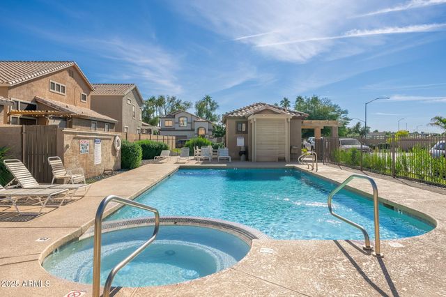 1425 S LINDSAY Road 54, Mesa, AZ 85204