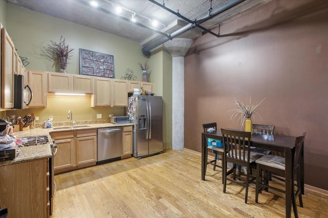 3963 W Belmont Avenue 211, Chicago, IL 60618