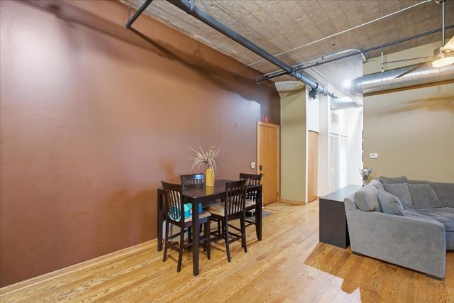 3963 W Belmont Avenue 211, Chicago, IL 60618