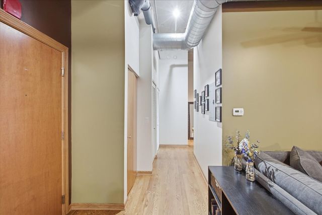 3963 W Belmont Avenue 211, Chicago, IL 60618
