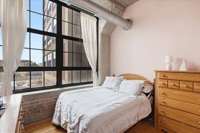 3963 W Belmont Avenue 211, Chicago, IL 60618