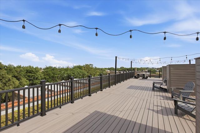 3963 W Belmont Avenue 211, Chicago, IL 60618