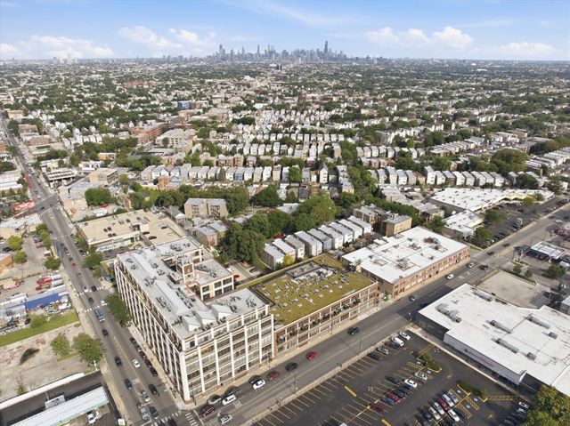 3963 W Belmont Avenue 211, Chicago, IL 60618