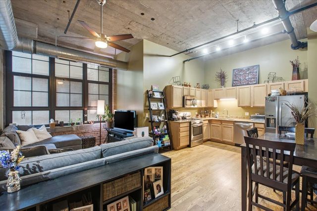 3963 W Belmont Avenue 211, Chicago, IL 60618