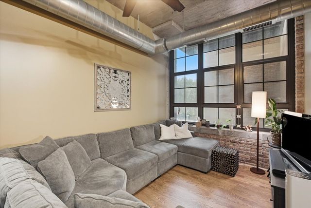 3963 W Belmont Avenue 211, Chicago, IL 60618
