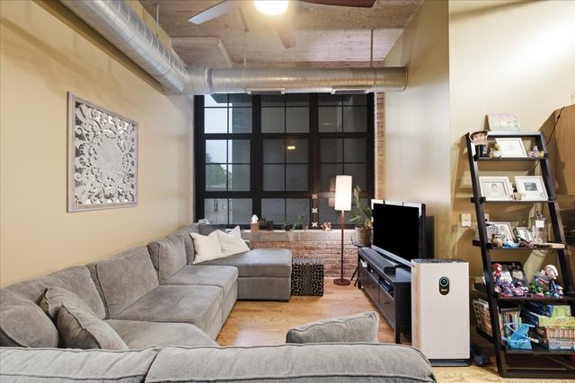 3963 W Belmont Avenue 211, Chicago, IL 60618