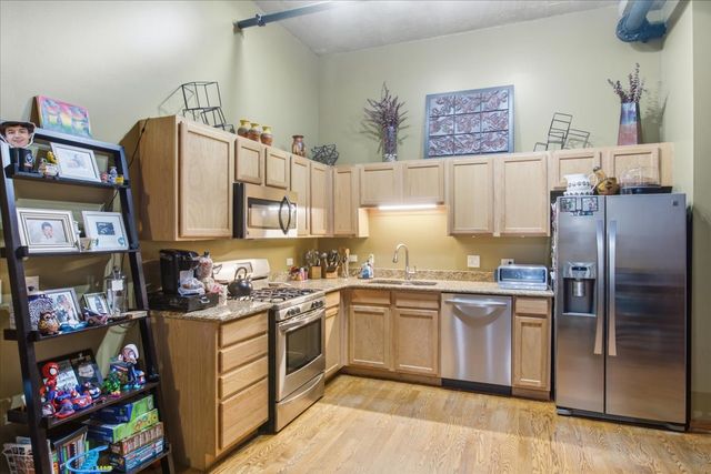 3963 W Belmont Avenue 211, Chicago, IL 60618