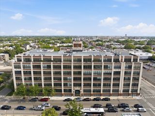 3963 W Belmont Avenue 211, Chicago, IL 60618