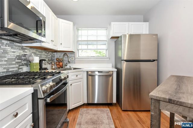 1069 Cambridge Court, Mahwah, NJ 07430