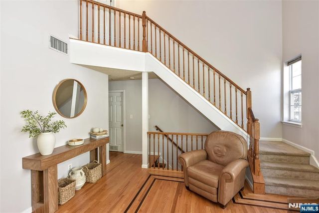 1069 Cambridge Court, Mahwah, NJ 07430
