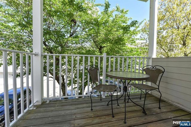 1069 Cambridge Court, Mahwah, NJ 07430