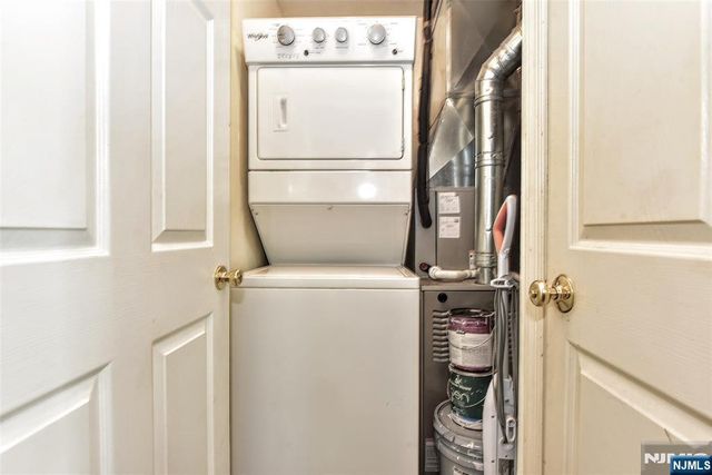 1069 Cambridge Court, Mahwah, NJ 07430