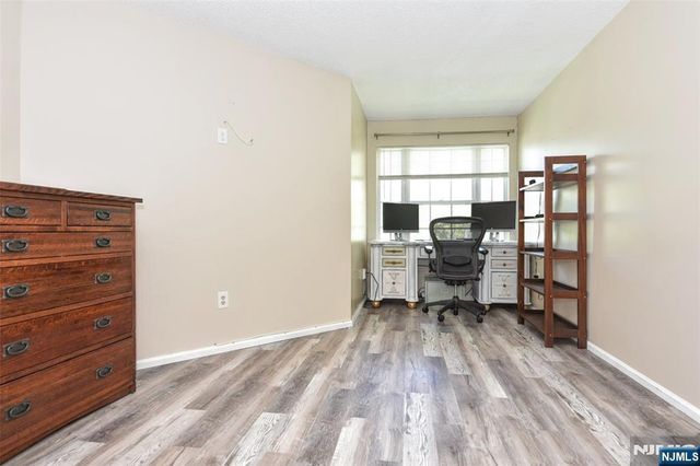 1069 Cambridge Court, Mahwah, NJ 07430
