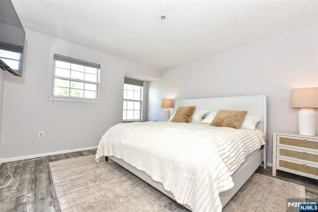 1069 Cambridge Court, Mahwah, NJ 07430