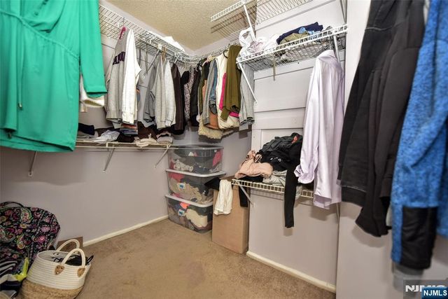 1069 Cambridge Court, Mahwah, NJ 07430