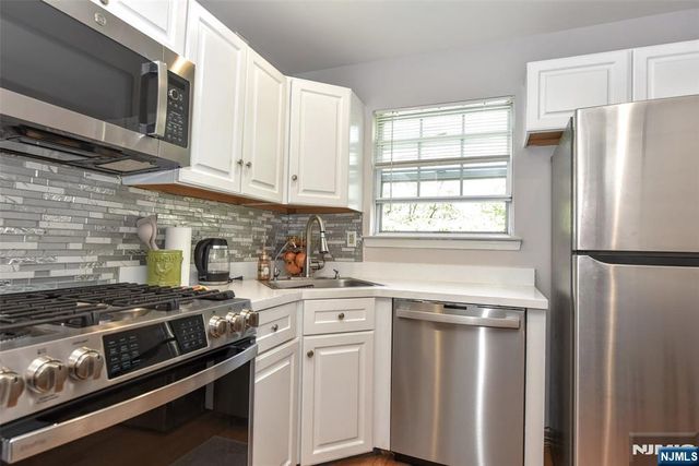 1069 Cambridge Court, Mahwah, NJ 07430