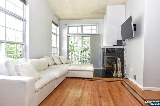 1069 Cambridge Court, Mahwah, NJ 07430