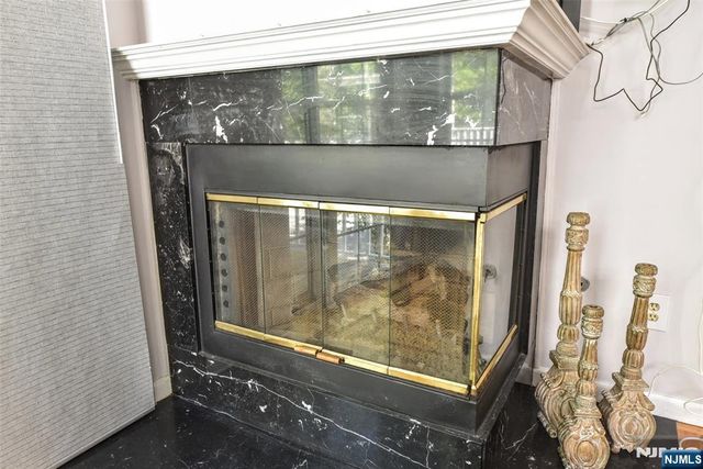 1069 Cambridge Court, Mahwah, NJ 07430