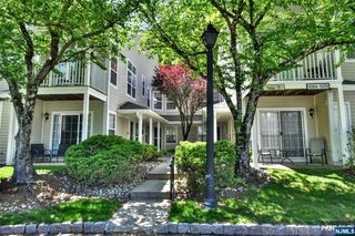 1069 Cambridge Court, Mahwah, NJ 07430