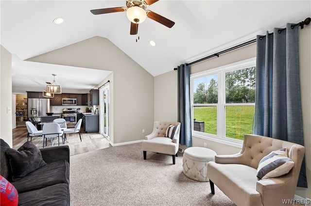 22 Vista Court, West Seneca, NY 14224