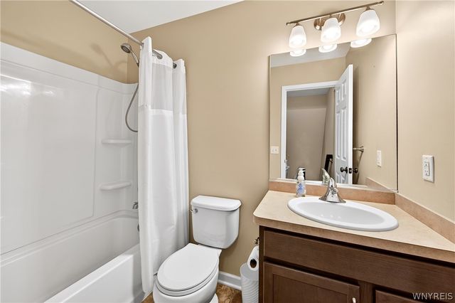22 Vista Court, West Seneca, NY 14224