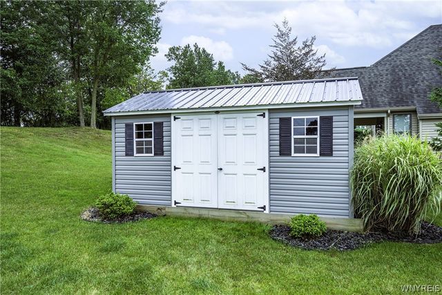 22 Vista Court, West Seneca, NY 14224