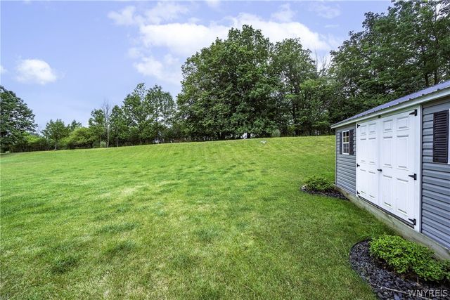22 Vista Court, West Seneca, NY 14224