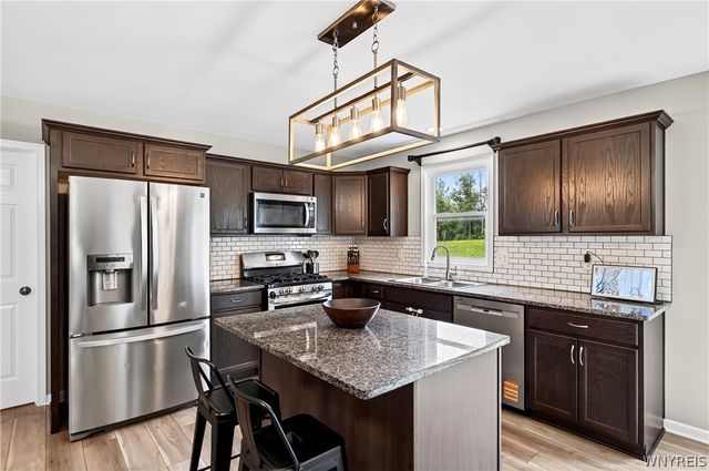22 Vista Court, West Seneca, NY 14224