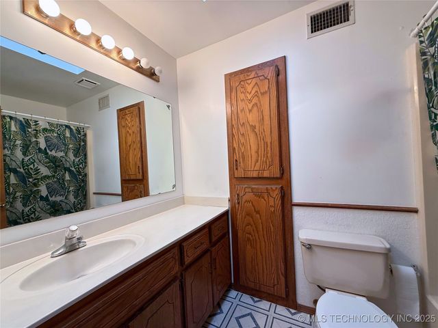 705 Shirley, Madill, OK 73446