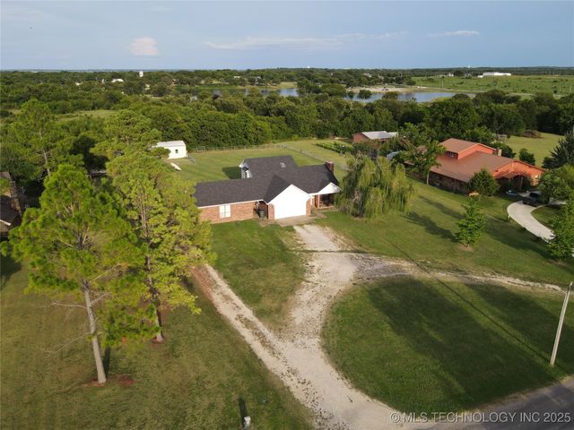 705 Shirley, Madill, OK 73446