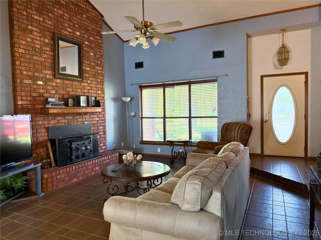 705 Shirley, Madill, OK 73446