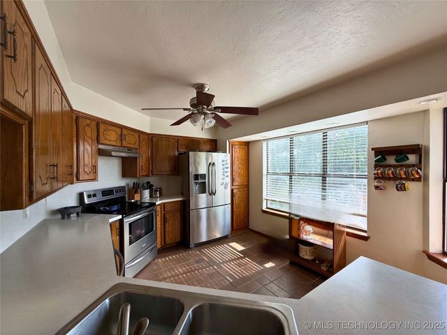 705 Shirley, Madill, OK 73446