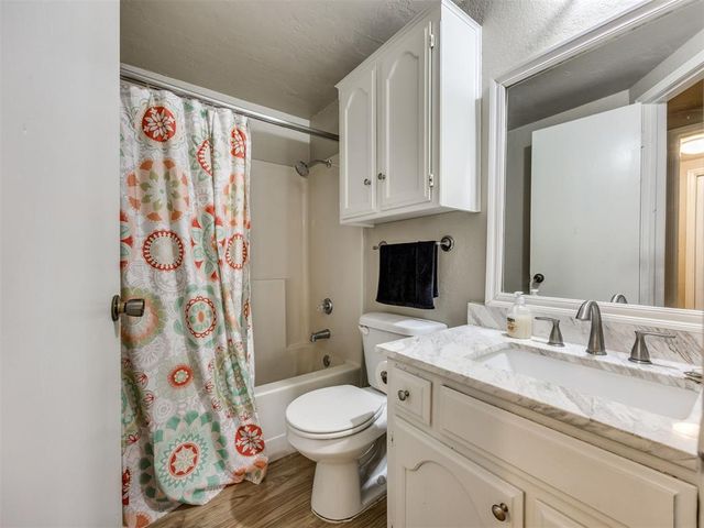 2110 Lonnie Lane, Moore, OK 73170