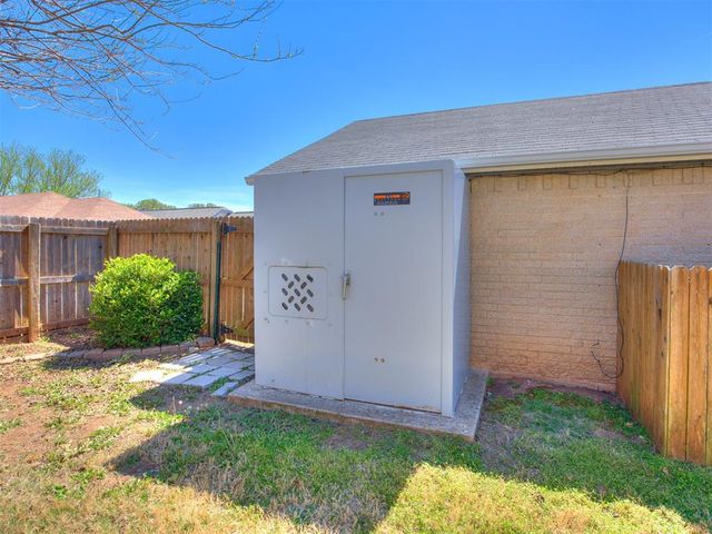 2110 Lonnie Lane, Moore, OK 73170