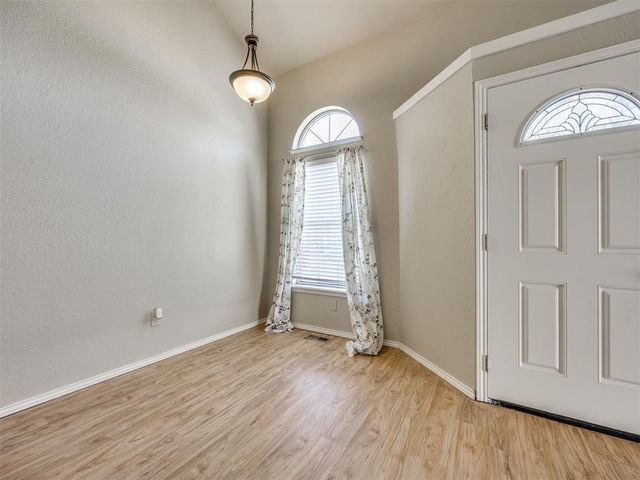 2110 Lonnie Lane, Moore, OK 73170