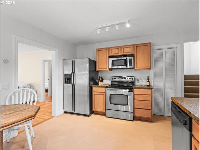 374 Ne EDISON St, Hillsboro, OR 97124