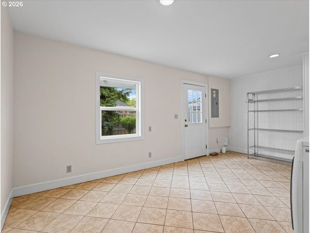 374 Ne EDISON St, Hillsboro, OR 97124