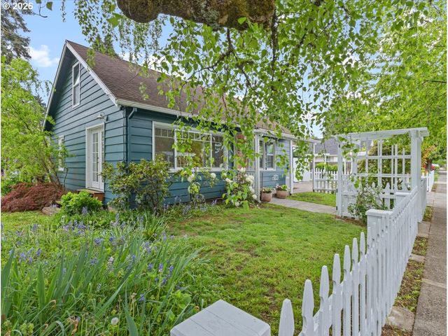 374 Ne EDISON St, Hillsboro, OR 97124