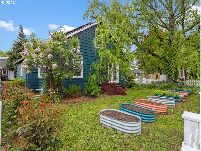 374 Ne EDISON St, Hillsboro, OR 97124