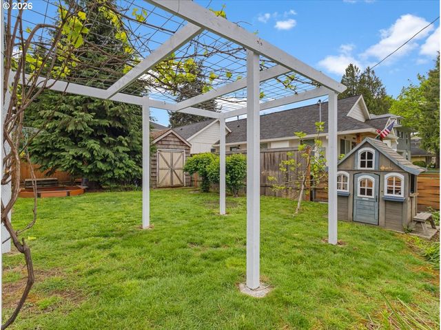 374 Ne EDISON St, Hillsboro, OR 97124