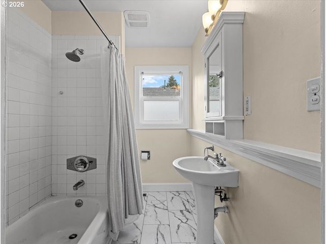 374 Ne EDISON St, Hillsboro, OR 97124