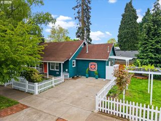 374 Ne EDISON St, Hillsboro, OR 97124