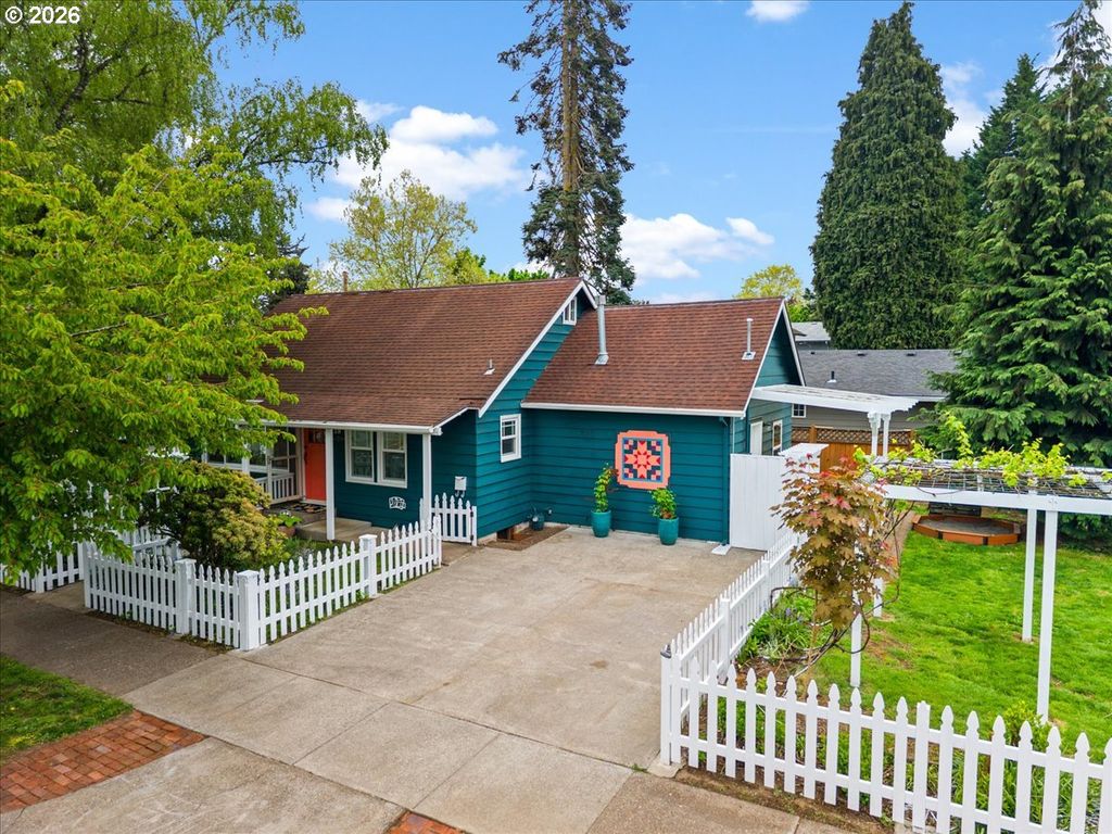 374 Ne EDISON St, Hillsboro, OR 97124