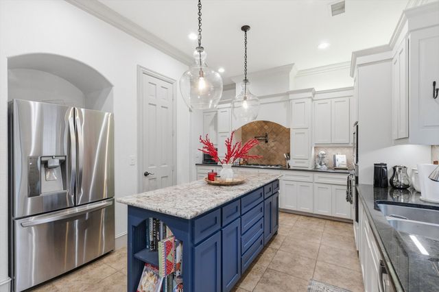 1125 Kiowa Drive E, Gainesville, TX 76240