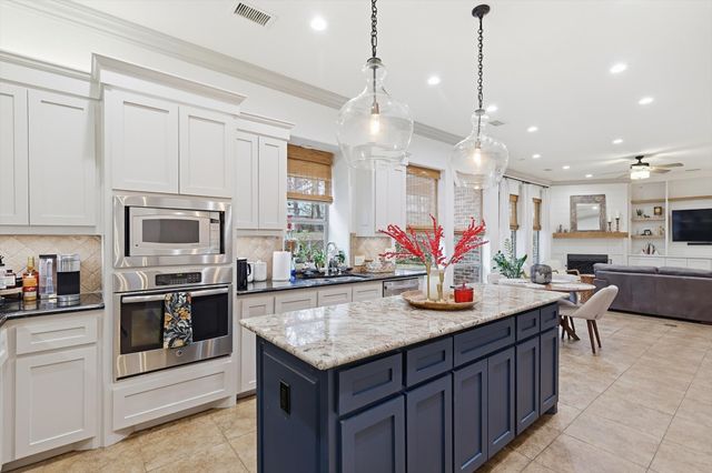 1125 Kiowa Drive E, Gainesville, TX 76240