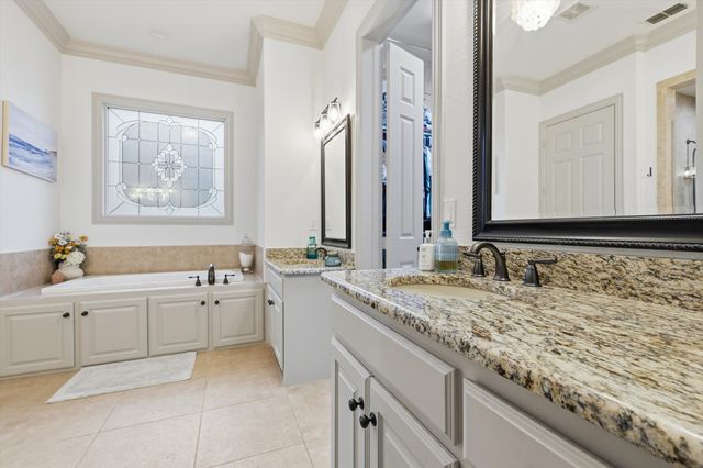 1125 Kiowa Drive E, Gainesville, TX 76240