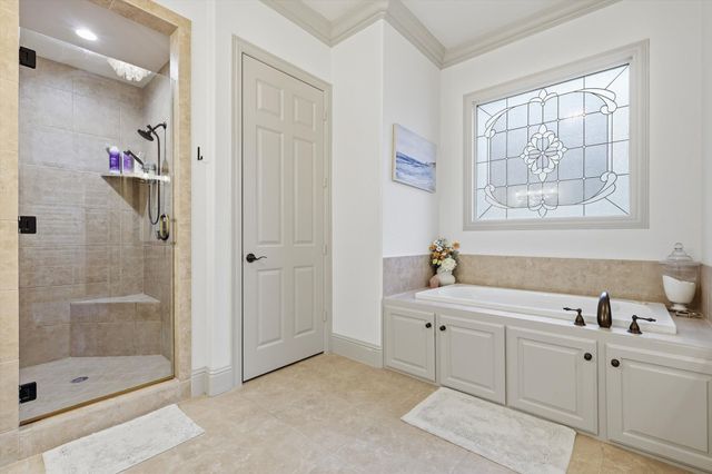 1125 Kiowa Drive E, Gainesville, TX 76240